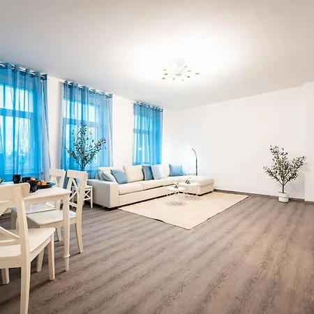 Grosszuegiges Perfekt Fuer Familien Und Geschaeftsreisende דירה